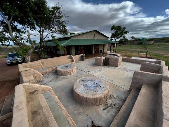 HUGE BRAAI AREA